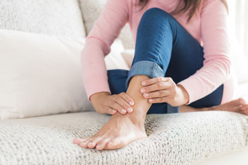 Ankle pain treatment in the Manatee County, FL: Bradenton (University Park, Bayshore Gardens, Palmetto, Foxleigh, Lakewood Ranch, Ellenton, Parrish) and Sarasota County, FL: Sarasota (South Gate Ridge, Sarasota Springs, Venice, Laurel, Osprey, Fruitville, South Sarasota, North Sarasota, Southgate, Bee Ridge) areas